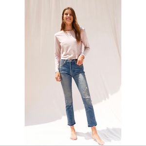 Amo Babe in Dive Bar Destroy